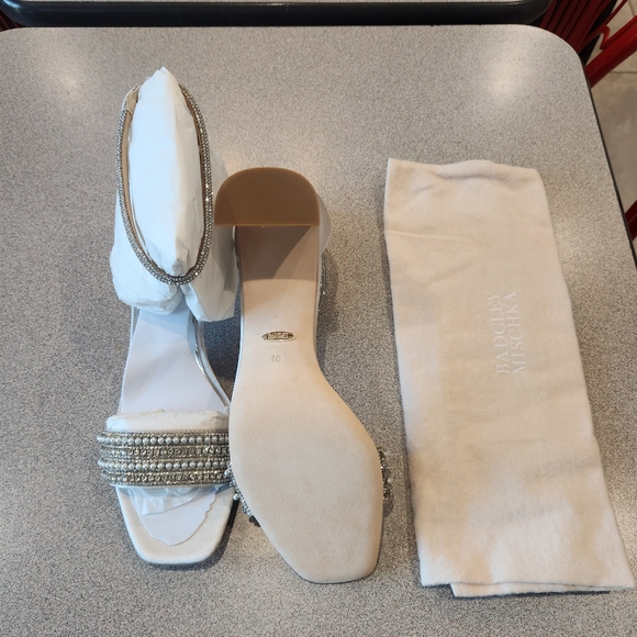 Badgley Mischka block sandals - Picture 2 of 3